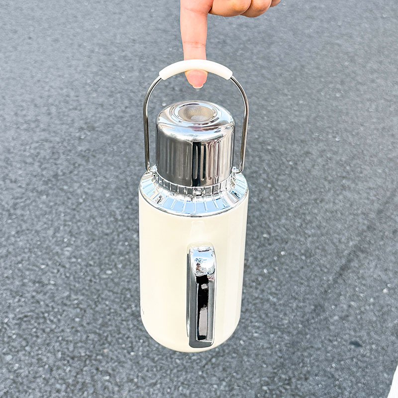 Bottiglia d'Acqua Isolata in A - Cold Brew Bottle recensione e prezzo